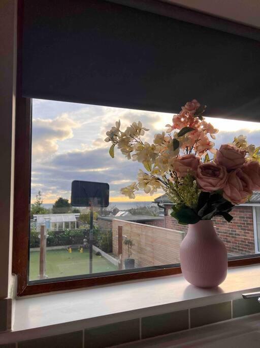 Seaview 1 Bed Open Condo - Free Parking Hove Esterno foto
