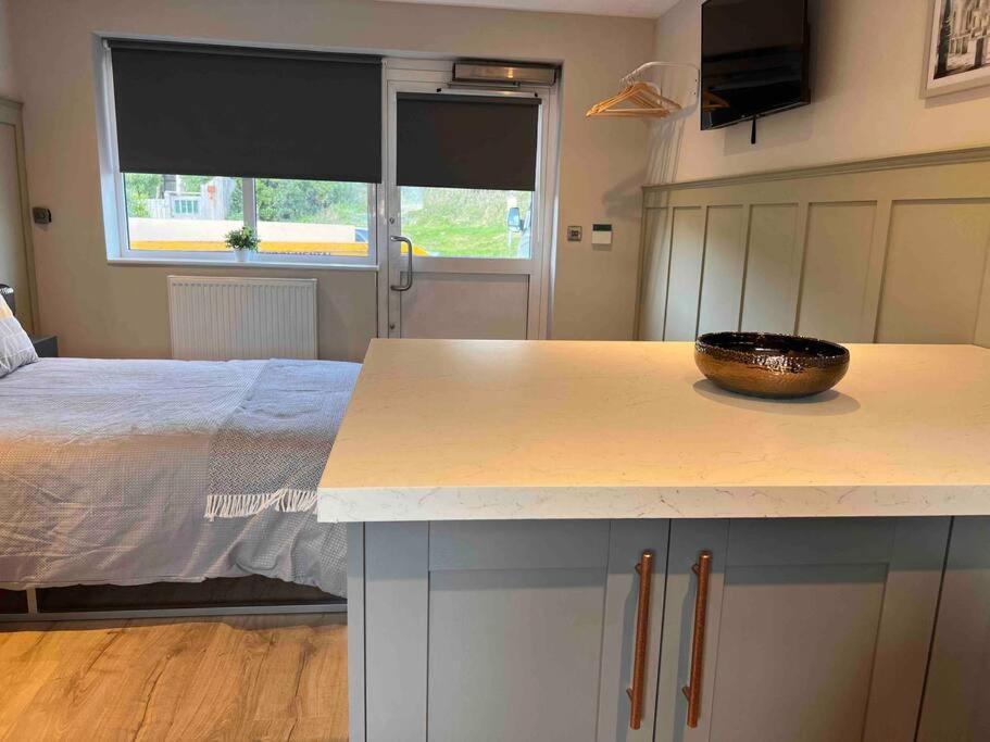 Seaview 1 Bed Open Condo - Free Parking Hove Esterno foto